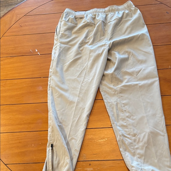 Men’s Nike form dry-fit tapered, versatile pants medium desert khaki FB7497-251 - Picture 8 of 9